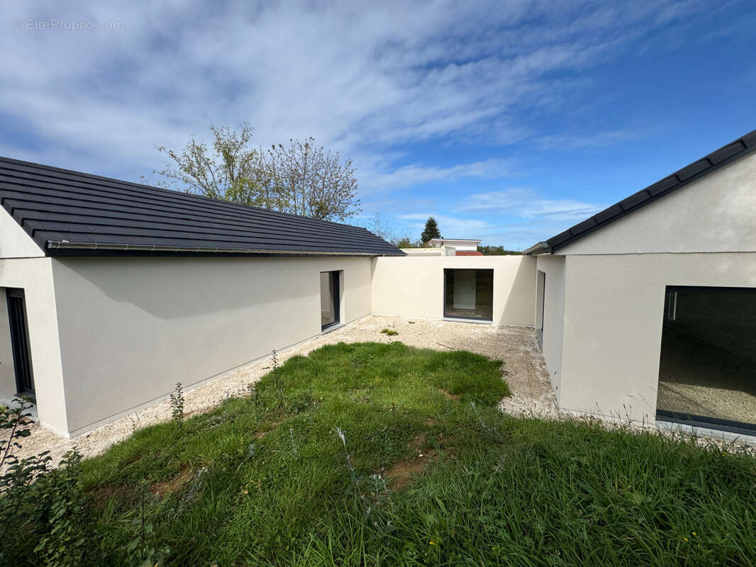 Maison à NANCRAY