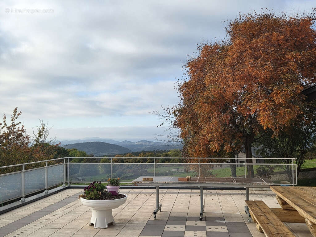 Maison à SAINT-JULIEN-CHAPTEUIL