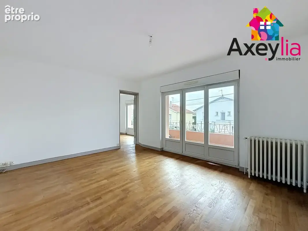 A vendre - mably - maison d'habitation rénovée élevée sur sous-sol avec trois chambres, garage et terrain - photo 4