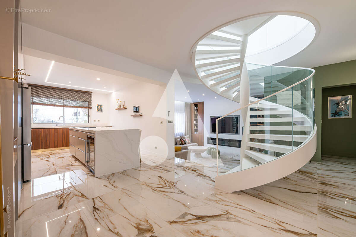 Maison à CHENNEVIERES-SUR-MARNE