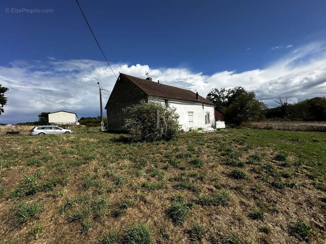 Maison à SAINT-HILAIRE-LA-TREILLE