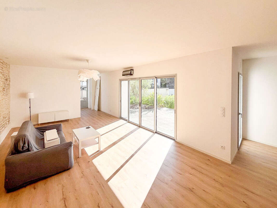 Maison à SAINTE-SOULLE