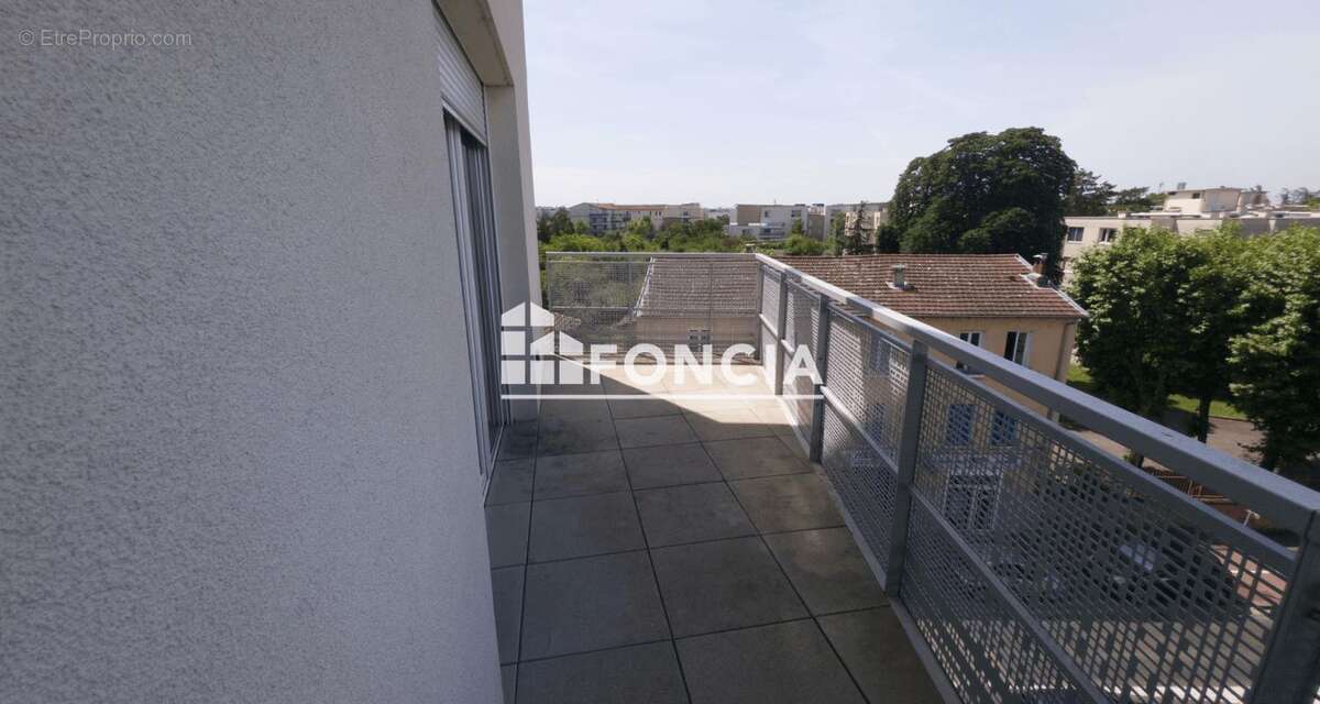 Appartement à DECINES-CHARPIEU