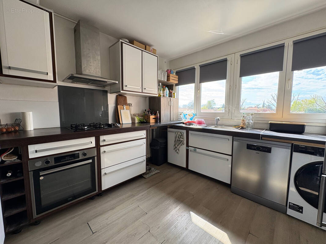 Appartement à BEAUZELLE