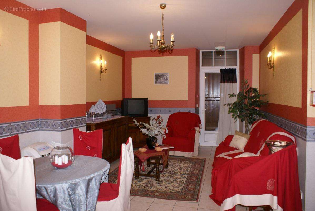 Appartement à LATOUILLE-LENTILLAC
