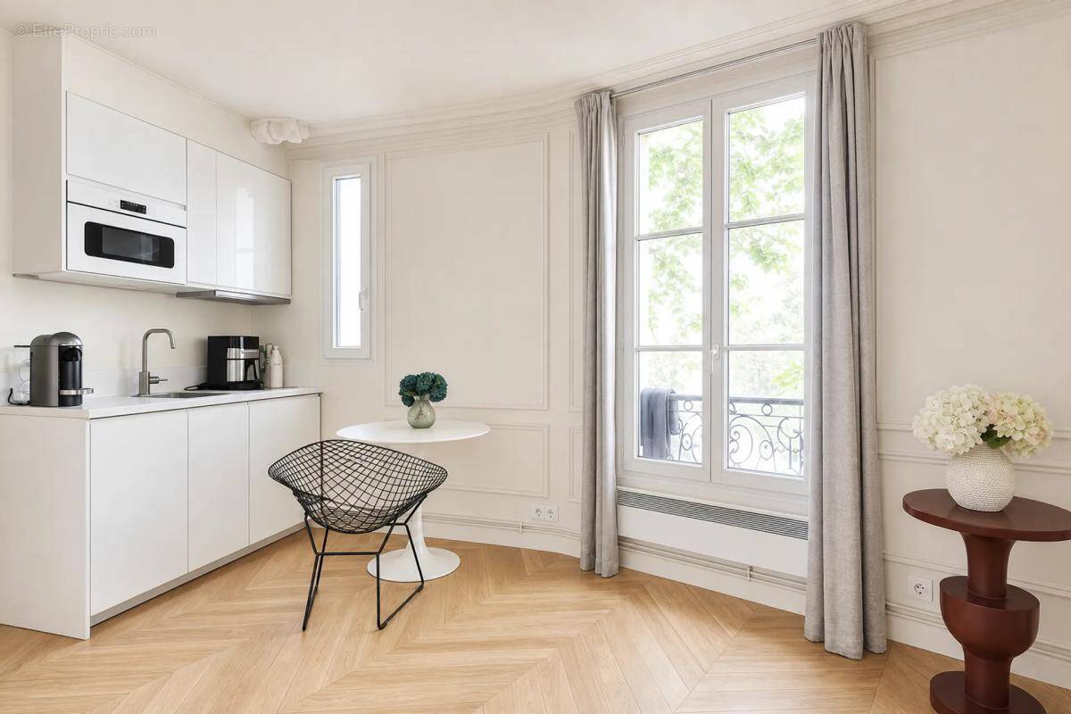 Appartement à PARIS-7E
