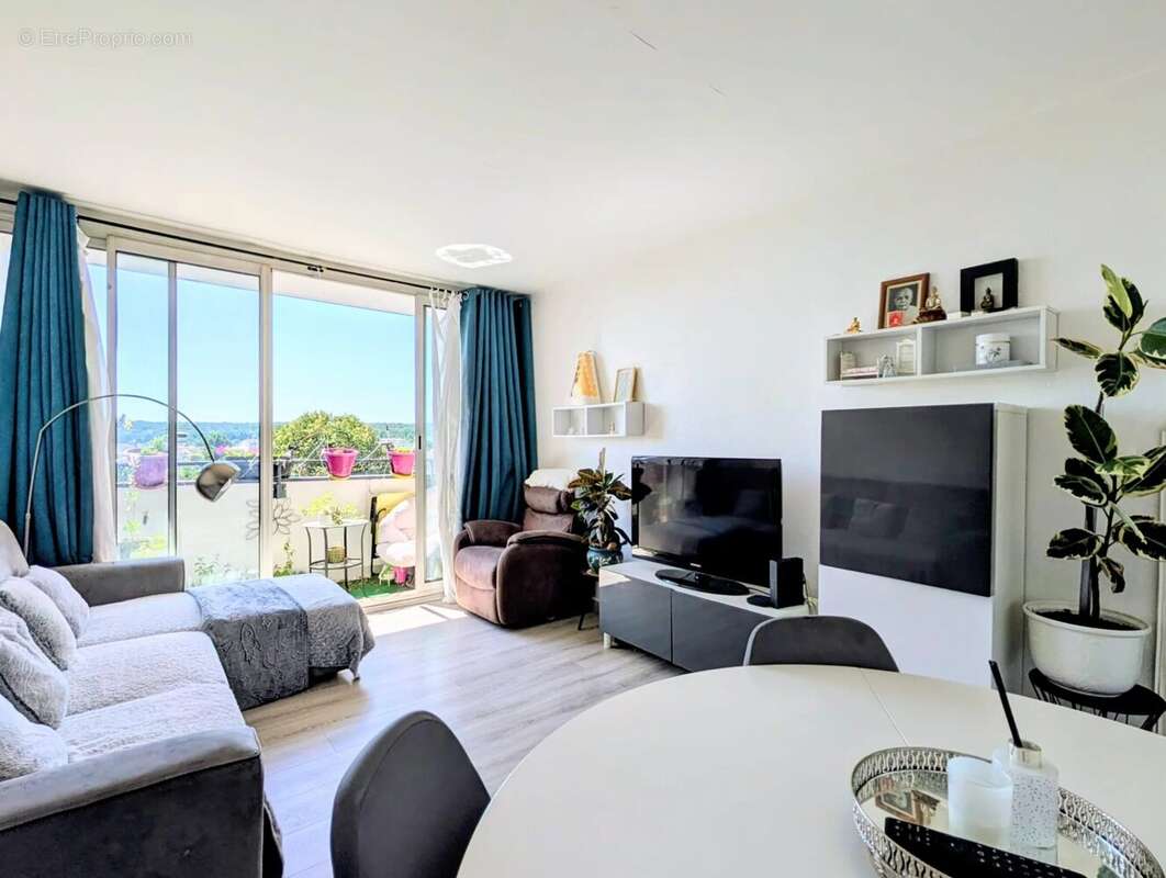 Appartement à LES CLAYES-SOUS-BOIS