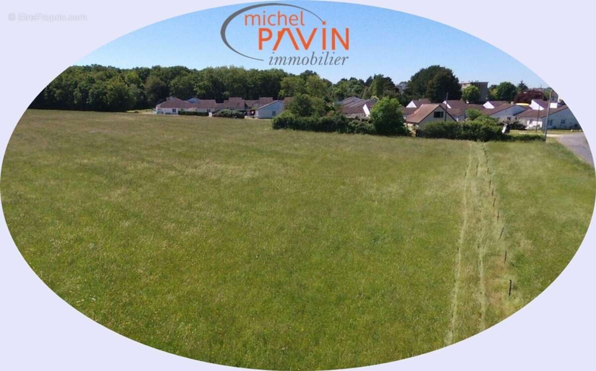 Terrain à LA GUERCHE-SUR-L&#039;AUBOIS