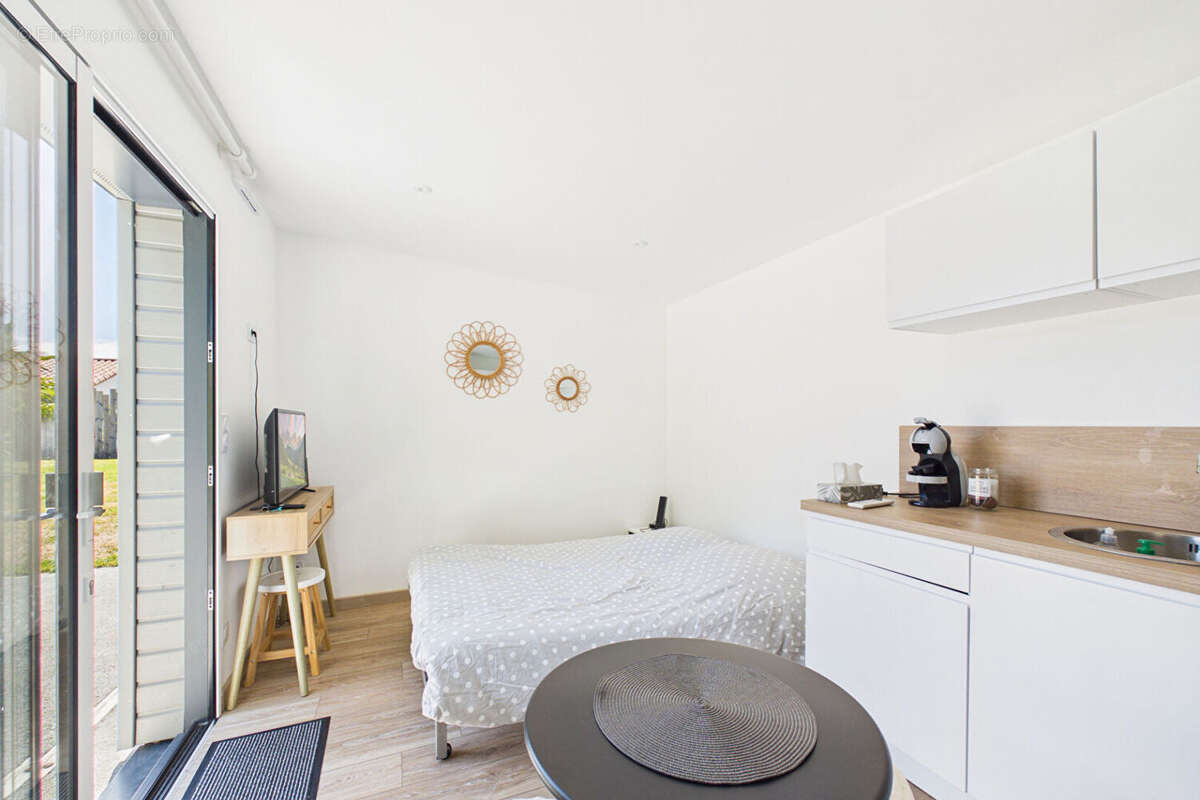 Maison de plain-pied de 2021 - 3ch et 1 bureau + studio - piscine - photo 14