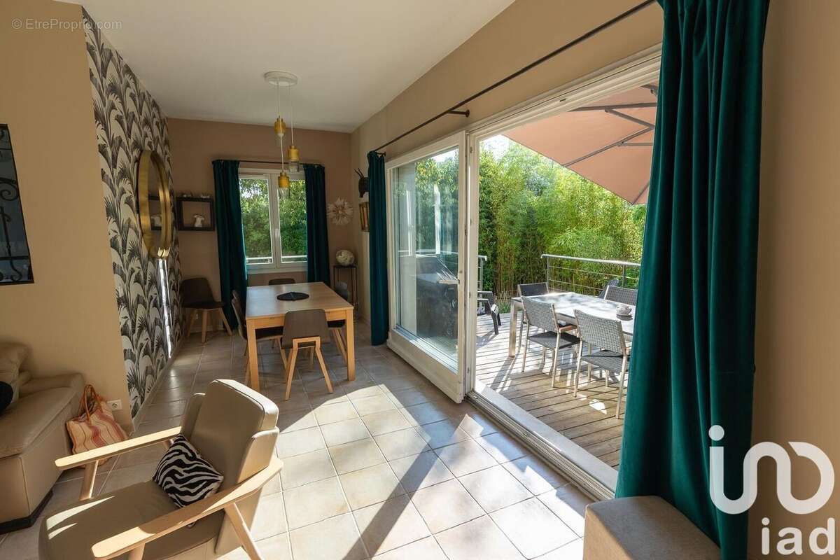 Photo 6 - Maison à LE MESNIL-LE-ROI