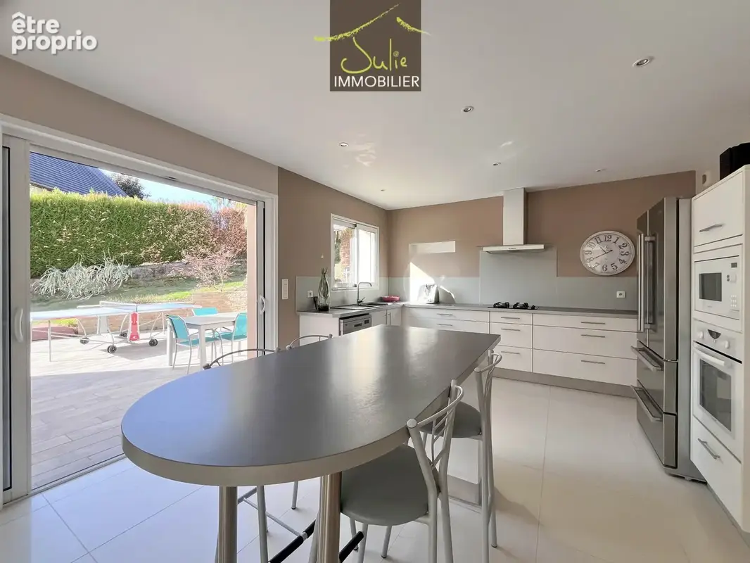 RARE dans BRESSUIRE ! Magnifique Propriété dans un parc clos de 2247m2, aux portes du centre ville !! - photo 8