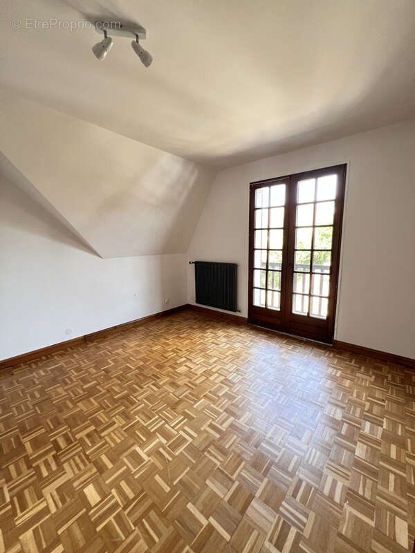 Maison à LIVRY-SUR-SEINE