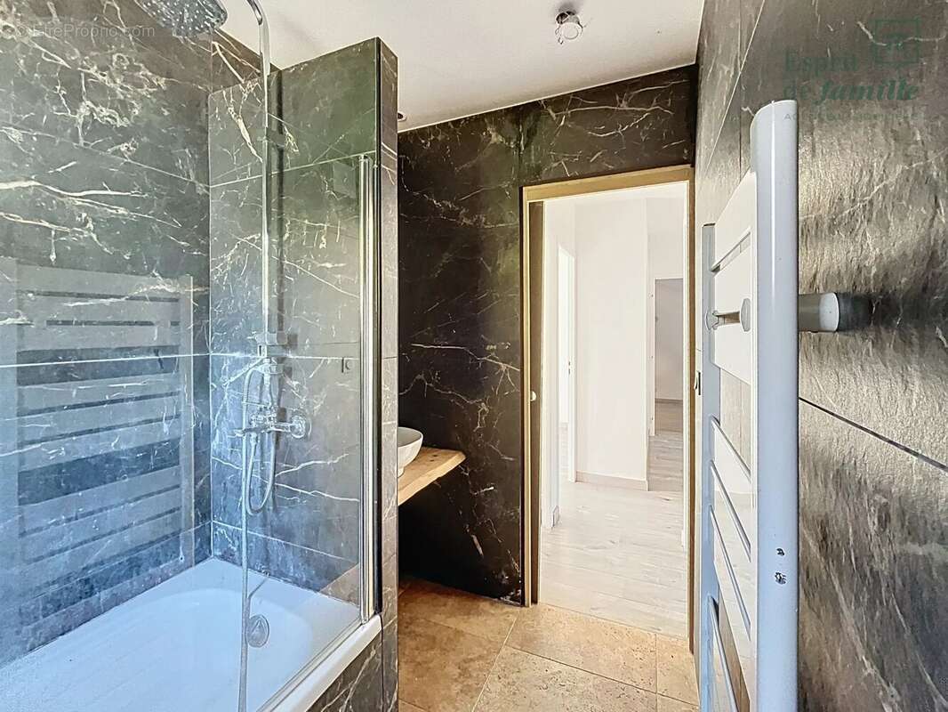 MEYZIEU, Au calme, agréable maison familiale de 105 m², - photo 8