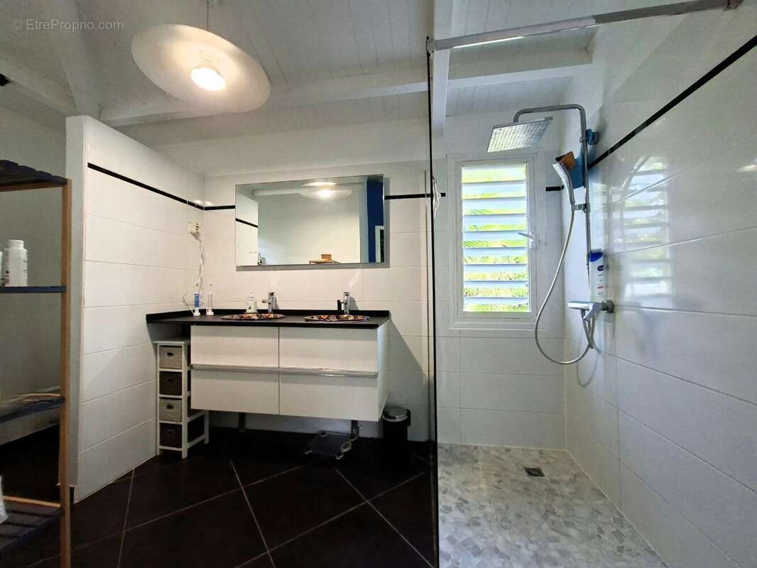 Maison à LES TROIS-ILETS