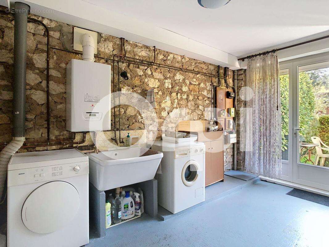 Maison à NOTRE-DAME-DE-SANILHAC