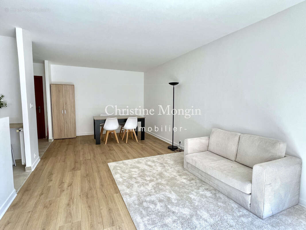 Appartement à NEUILLY-SUR-SEINE