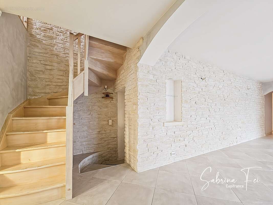 Maison familiale de plus de 165 m² – quartier résidentiel recherché – calme absolu – sans vis-à-vis – exposition sud – piscine - photo 9