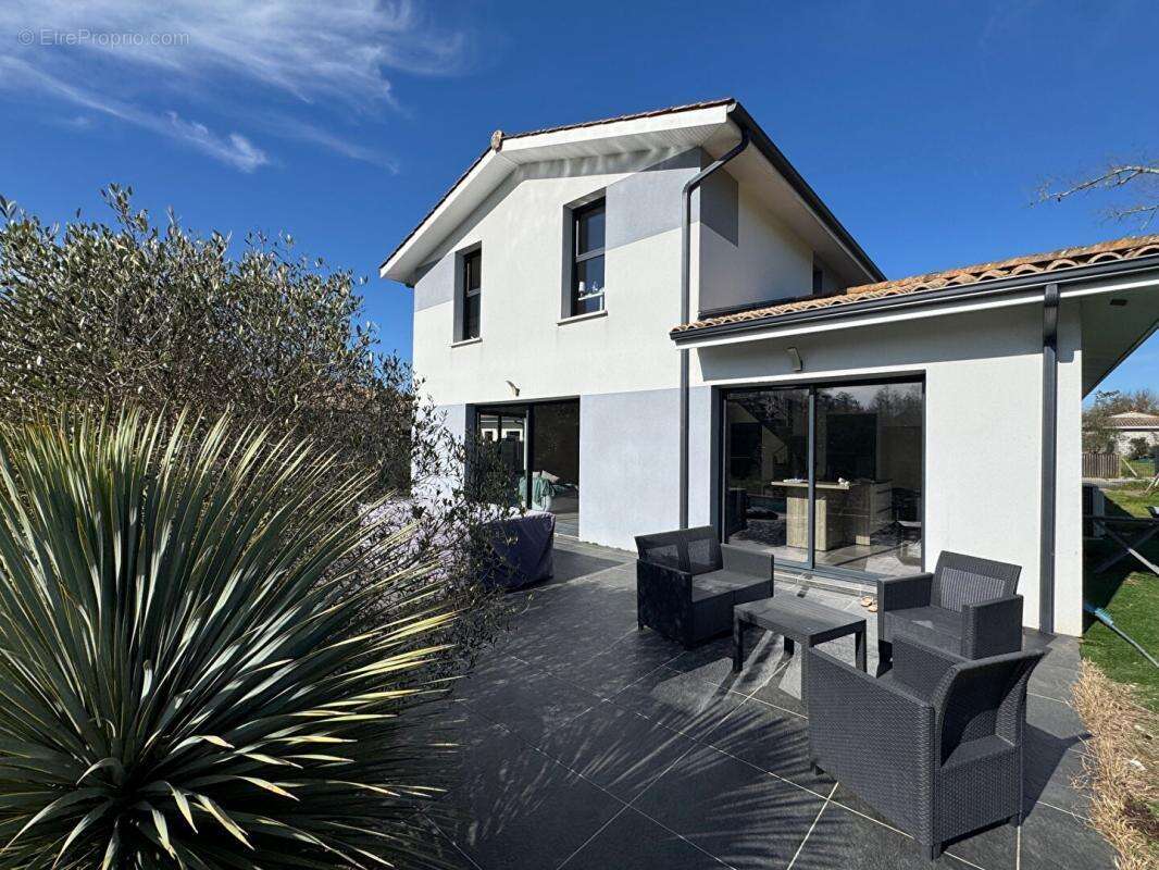 Maison à SALLES