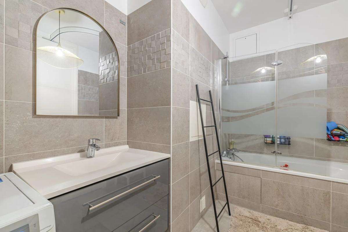 Appartement à ISSY-LES-MOULINEAUX