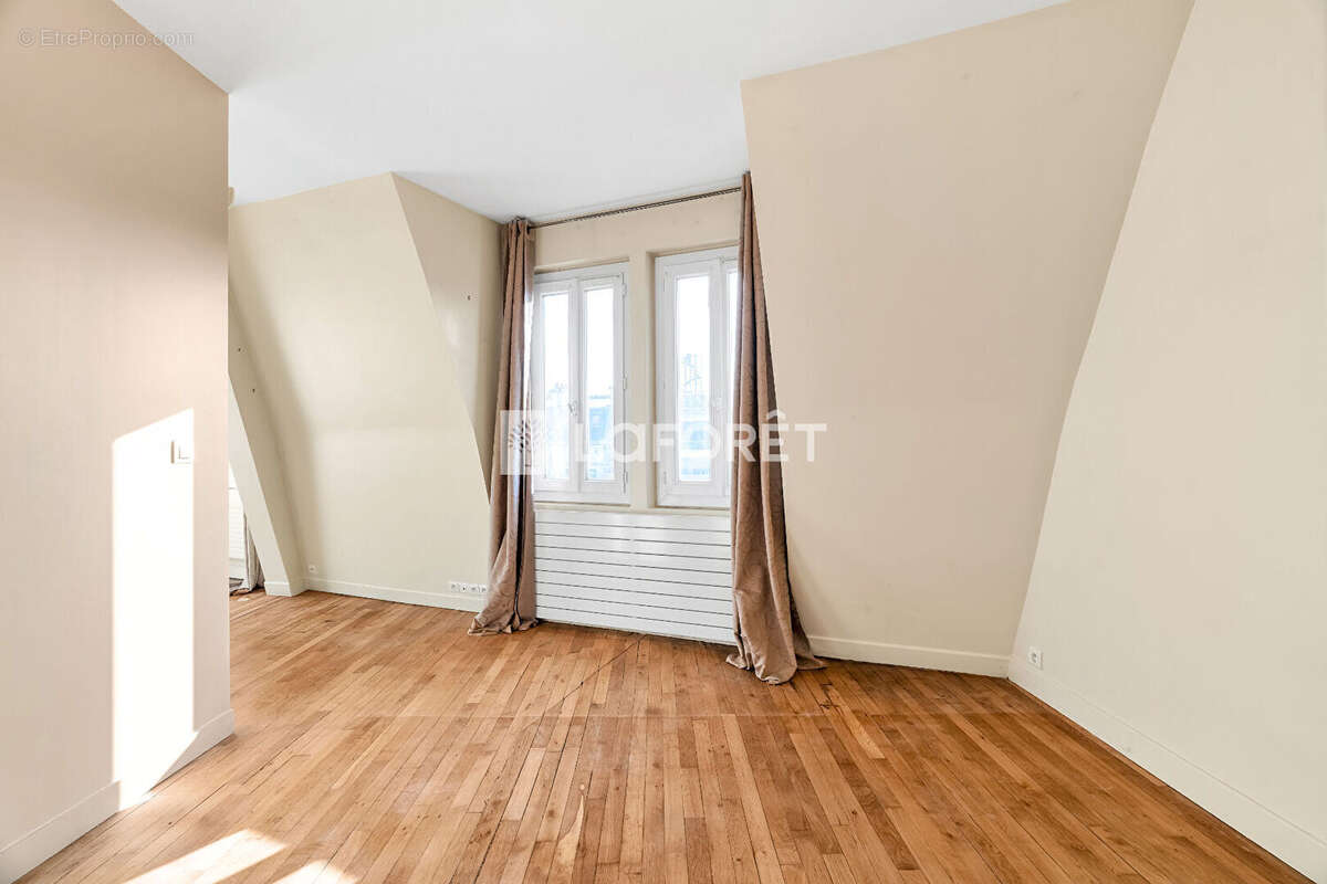 Appartement à PARIS-17E