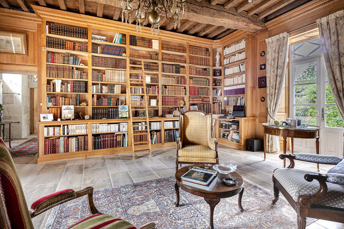 Maison à LA CHAPELLE-MONTBRANDEIX