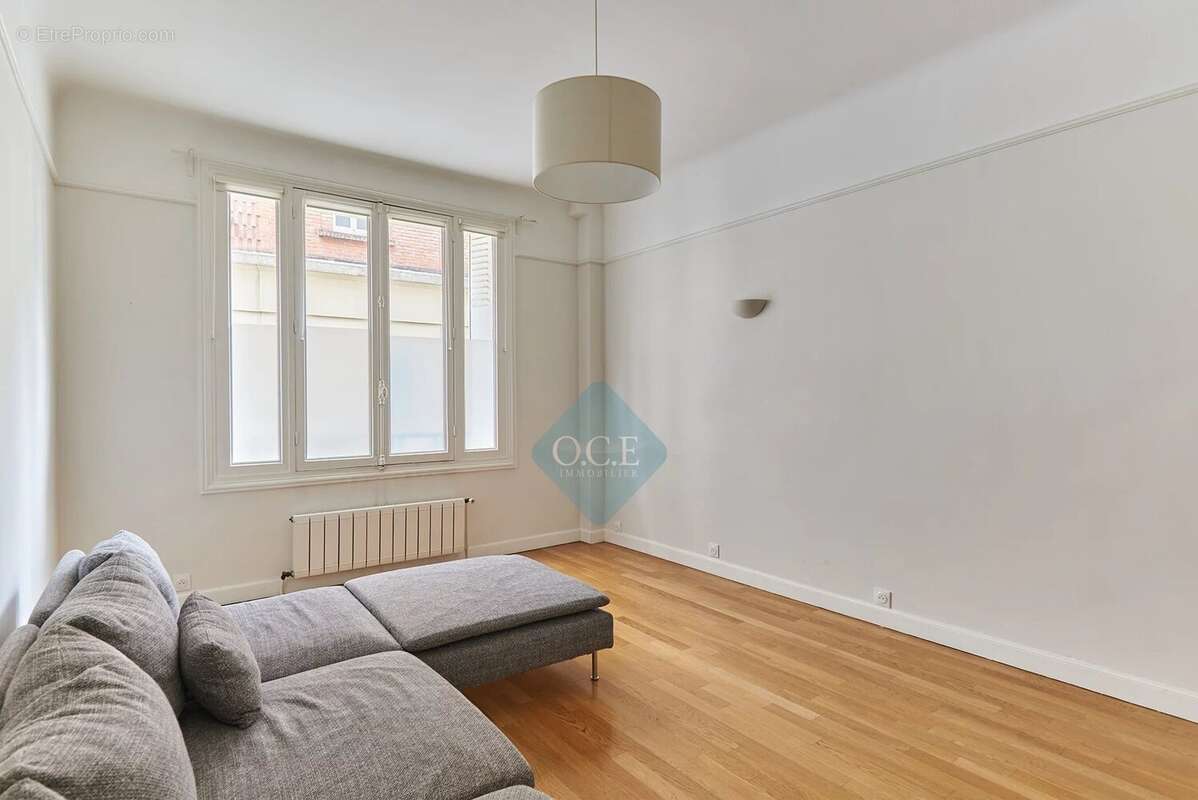 Appartement à PARIS-16E