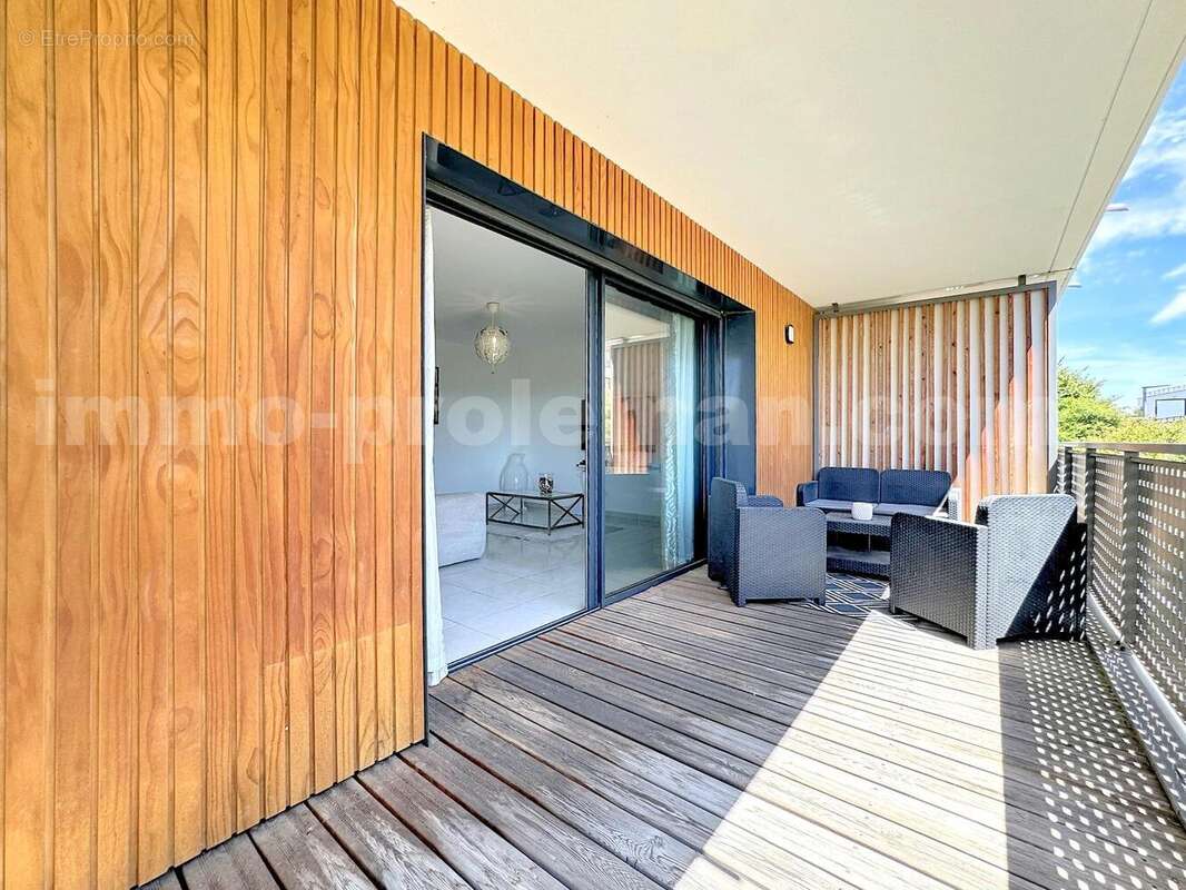 Appartement_veigy_foncenex_3_pièces_proche_commerce_bus_exterieur_proche_douane_suisse_geneve_salon_séjour_balcon_