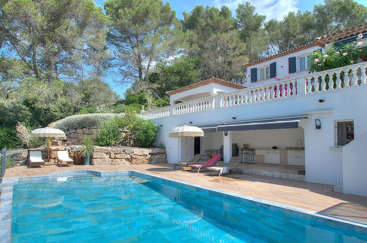 Villa grand terrain 7 pieces domaine securise  garage piscine a puget sur argens - photo 6