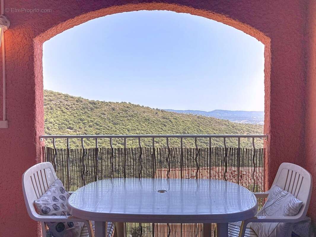 Studio vue mer sur les hauteurs de Cavalaire - photo 12