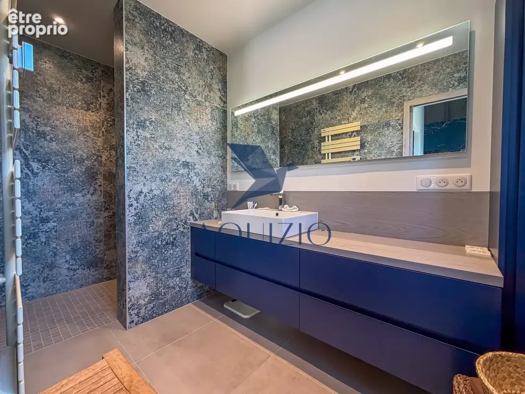 Propriété familiale de 173 m2   Plus de 2 200 m2 de terrain plat, piscine et vue montagnes - photo 9