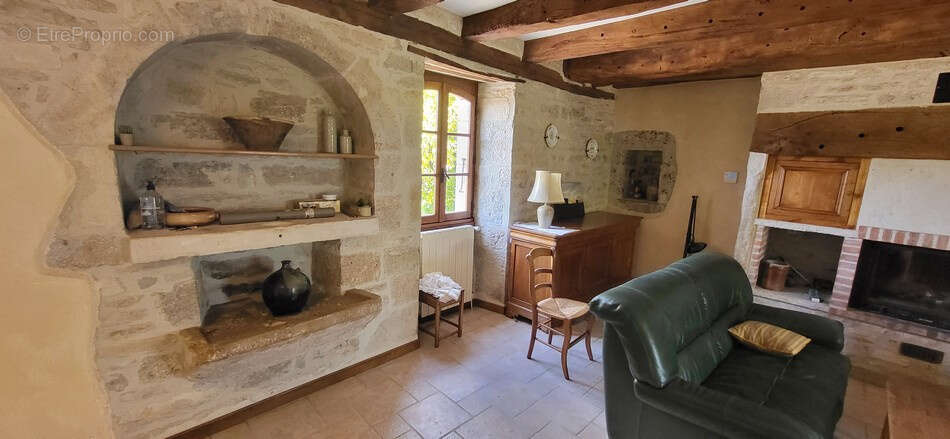 Maison en pierre bénéficiant d'une piscine et d'un panorama champêtre - photo 5