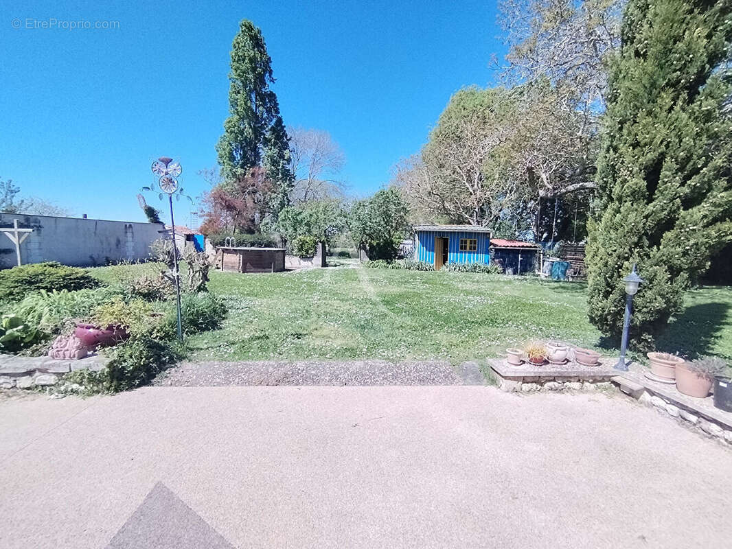 Maison à SAINT-GEORGES-DES-COTEAUX