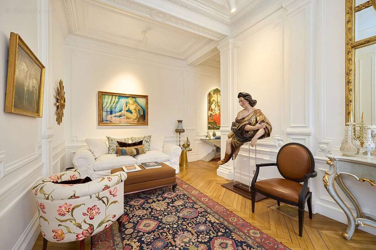 Appartement à PARIS-16E