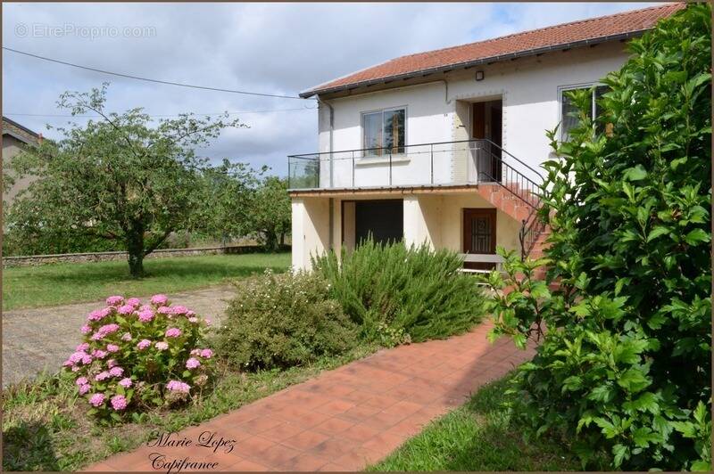 Maison à REZONVILLE