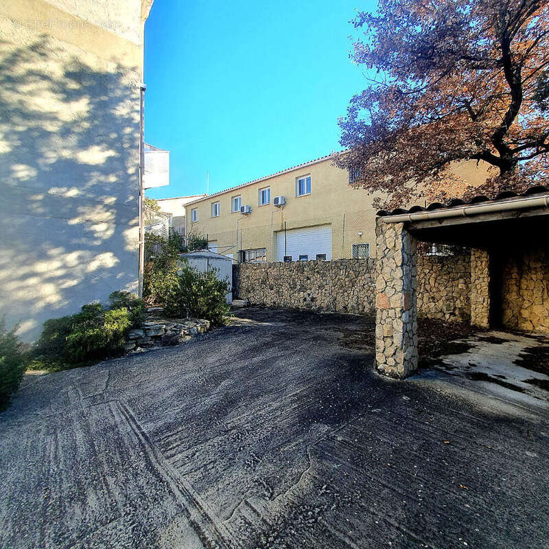 Commerce à SAINT-PAUL-LES-DURANCE