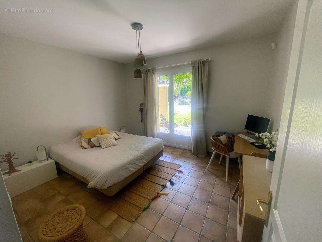 Maison 233 m² à Rognes  - photo 10