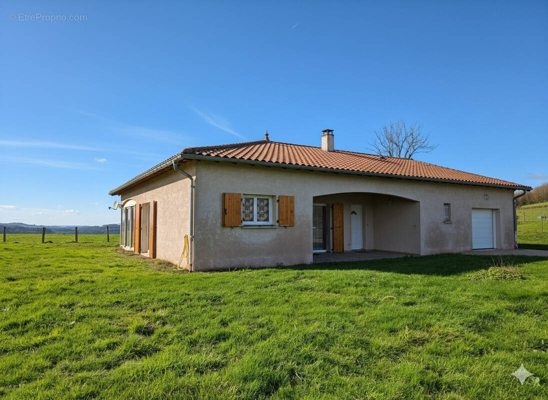 Maison à SAINT-BONNET-DES-BRUYERES
