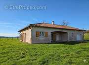 Maison à SAINT-BONNET-DES-BRUYERES