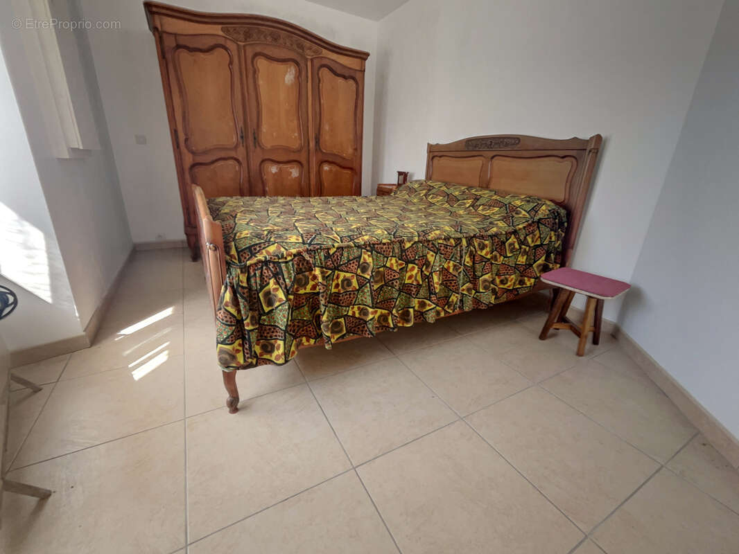 QUISTINIC   Maison avec dépendances sur un terrain de 2 327 m2 - photo 6