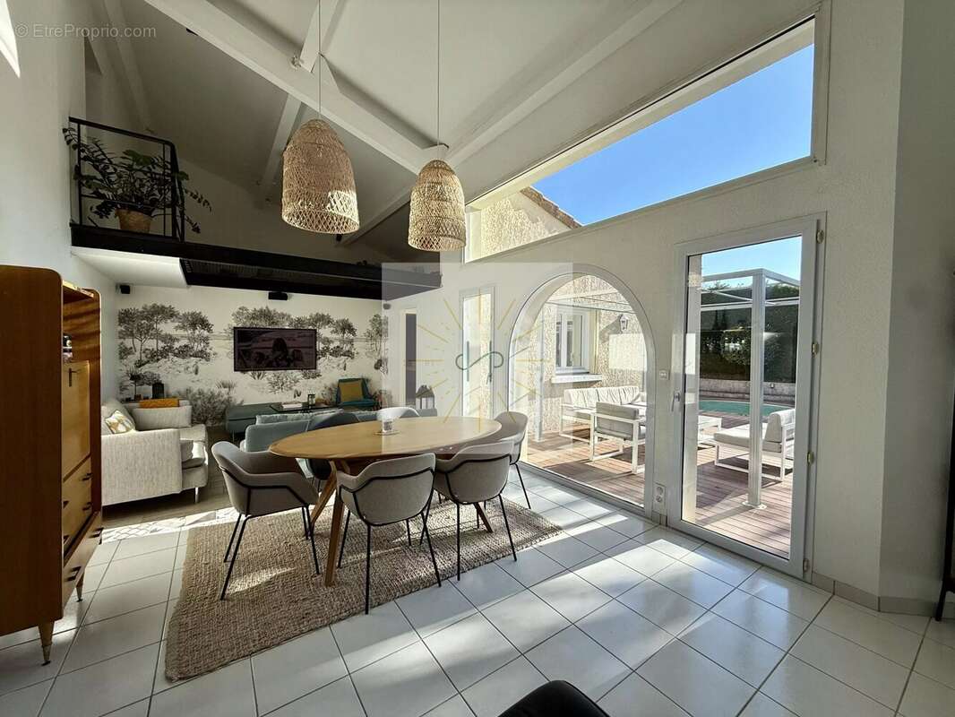 Maison à MONTELIMAR
