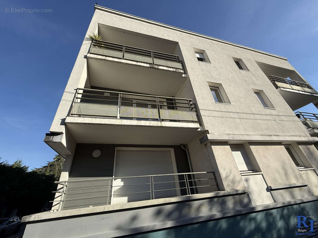 Copropriété vertueuse avec panneaux solaires - Appartement à GRENOBLE