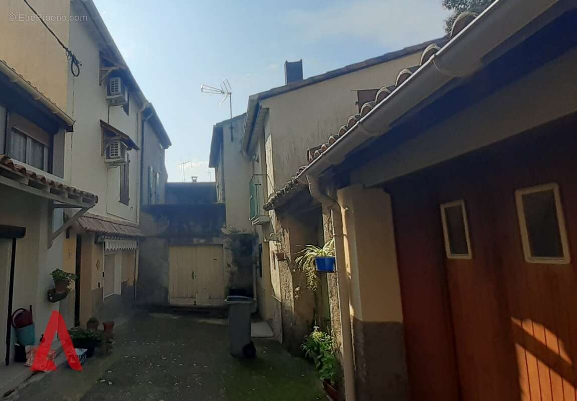 À Vendre à Roujan  Ensemble Immobilier avec Potentiel Locatif - photo 13