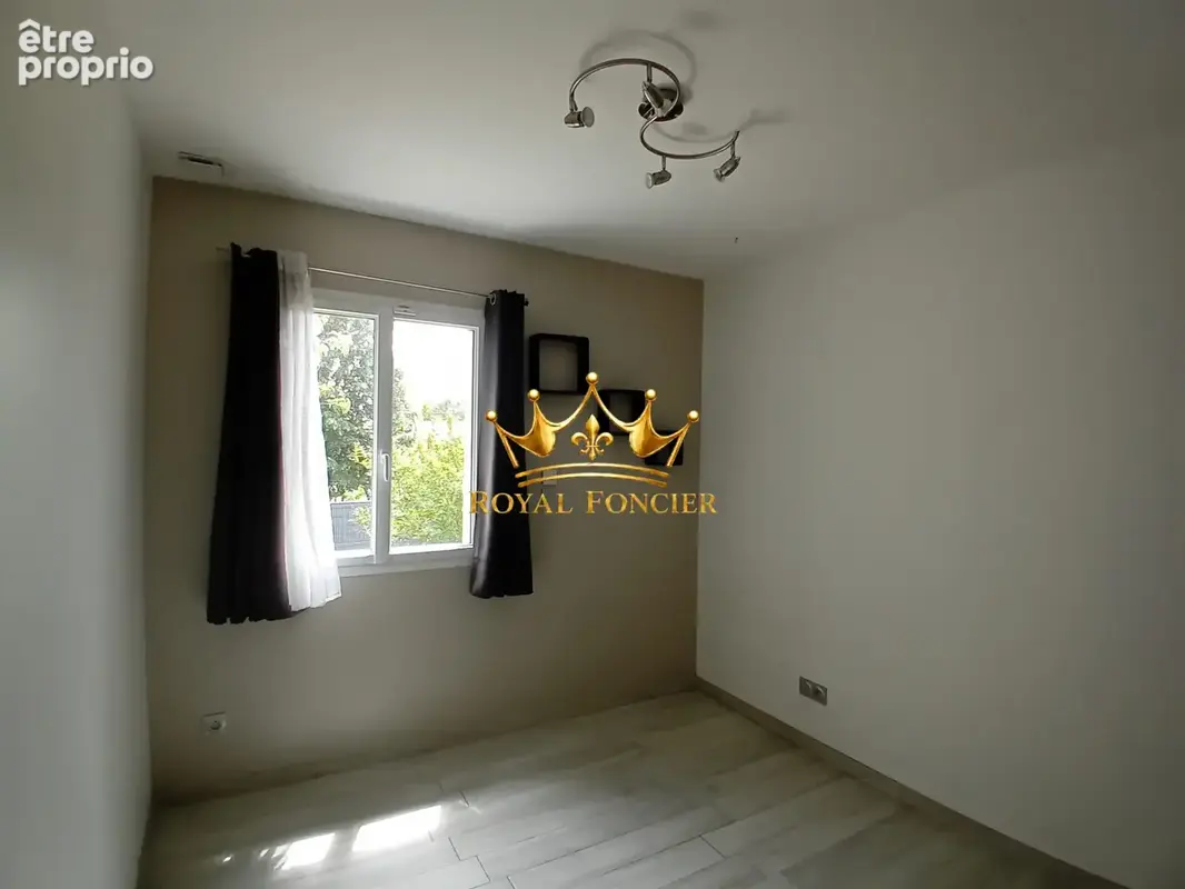Maison 185 m² à Dange-Saint-Romain  - photo 9