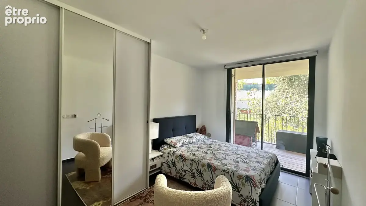 Appartement 4 pièces à vendre à BORMES LES MIMOSAS avec ascenseur, terrasse, double garage, au pied des commer - photo 4