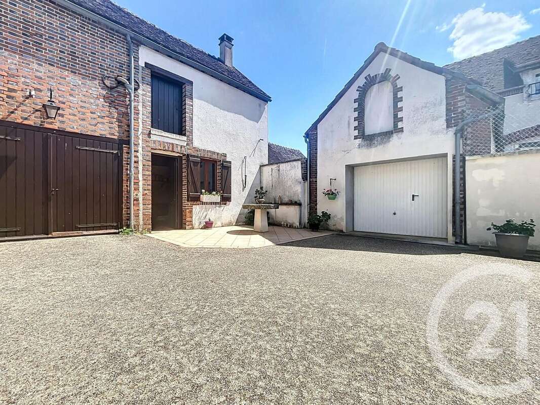 Maison à LES BORDES