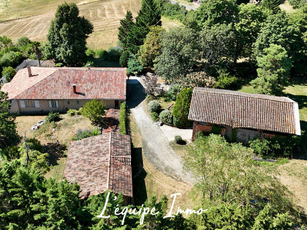 Propriété de caractère avec dépendances et vue dominante sur les Pyrénées - photo 2
