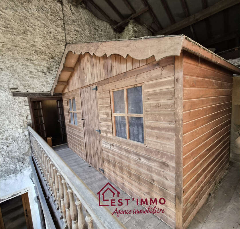 Maison à MOYEN