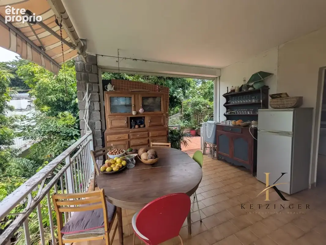 Maison 7 pièces 145 m² à vendre à Saint-Claude (97120) - photo 2