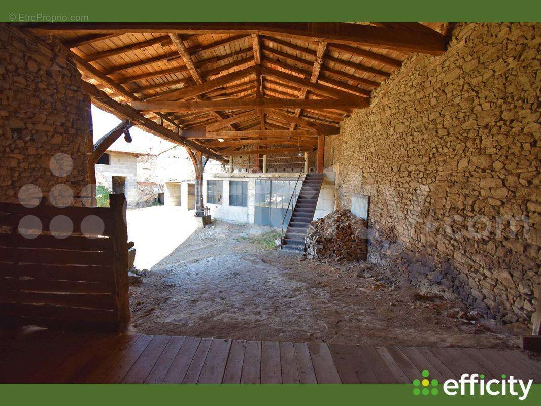 Maison 173 m² à Pomeys  - photo 13