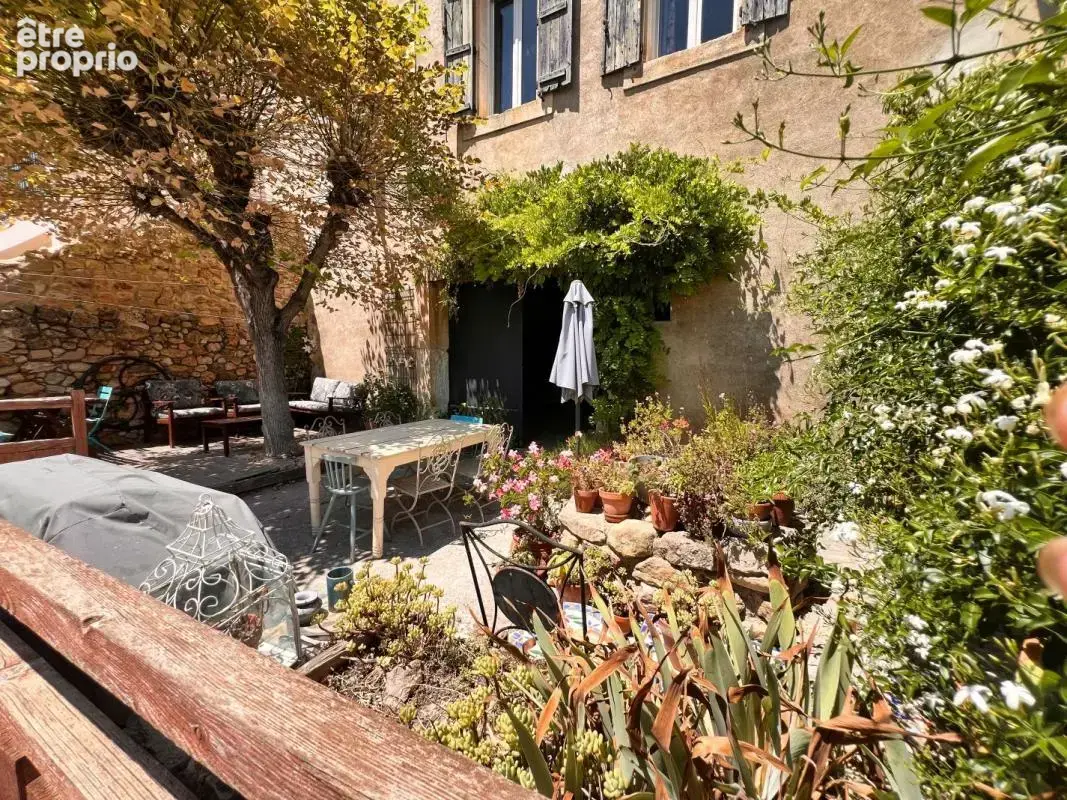 Maison à MONTOULIERS